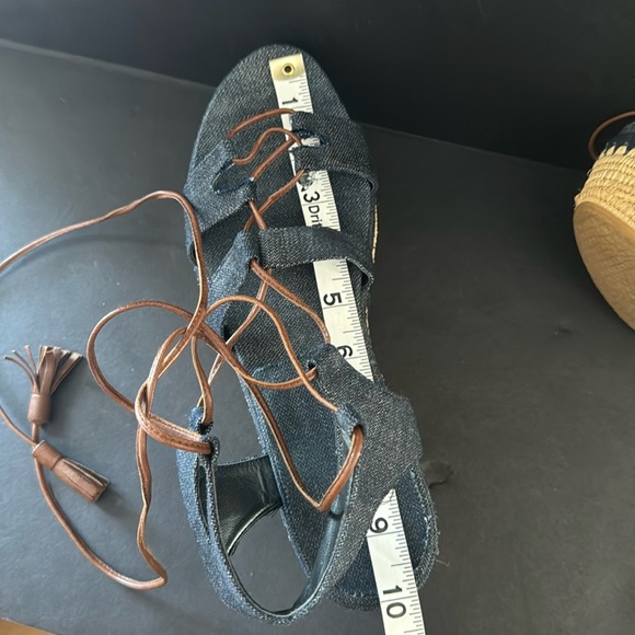 Stuart Weitzman Romanesque Lace-Up Platform Sandal 9 - Picture 7 of 16